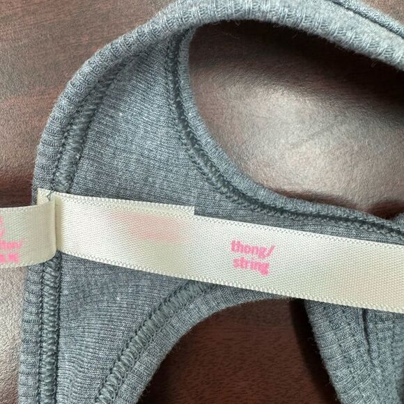 PINK Victoria’s Secret Four Leaf Clover Embroidered Thong Size Medium - Picture 6 of 6